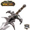 WORLD OF WARCRAFT : WRATH OF THE LICH KING - REPLIQUE EPEE FROSTMOURNE DE ARTHAS DEUILLEGIVRE AVEC SUPPORT BOIS DELUXE (REPRODUCTION ART REPLICAS)