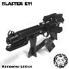  STAR WARS - STORMTROOPER BLASTER E11 COLLECTOR OFFICIEL LIMITED EDITION AVEC PLAQUE SIGNÉE & NUMEROTÉE + SUPPORT BOIS DELUXE (ORIGINAL STORMTROOPER - NEW MODEL)