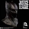 JUSTICE LEAGUE - BATMAN MASQUE OFFICIEL AVEC SUPPORT TETE DE MANNEQUIN (DC COMICS - DIMENSION STUDIO)
