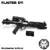  STAR WARS - STORMTROOPER BLASTER E11 COLLECTOR OFFICIEL LIMITED EDITION AVEC PLAQUE SIGNÉE & NUMEROTÉE + SUPPORT BOIS DELUXE (ORIGINAL STORMTROOPER - NEW MODEL)