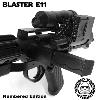  STAR WARS - STORMTROOPER BLASTER E11 COLLECTOR OFFICIEL LIMITED EDITION AVEC PLAQUE SIGNÉE & NUMEROTÉE + SUPPORT BOIS DELUXE (ORIGINAL STORMTROOPER - NEW MODEL)