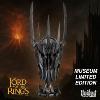LOTR (LE SEIGNEUR DES ANNEAUX) - SAURON CASQUE OFFICIEL MUSEUM COLLECTION LIMITED EDITION + SUPPORT DELUXE AVEC PLAQUE + ETENDARD + ANNEAU UNIQUE PLAQUE OR 24K (ECHELLE 1/1 - UNITED CUTLERY)