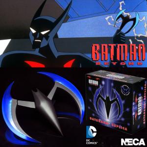 BATMAN BEYOND, ANIMATED SERIES - BATARANG 'ELECTRIC' REPLICA OFFICIEL ECHELLE 1/1 AVEC ECLAIRAGE LED (DC COLLECTIBLES - NECA)