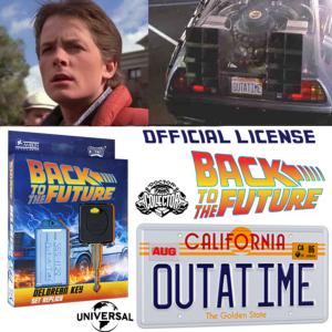 RETOUR VERS LE FUTUR - LOT 2 PIECES : PLAQUE MINERALOGIQUE "OUTATIME" ET CLE & PORTE CLE DE LA DELOREAN OFFICIELS (DELOREAN KEY SET REPLICA & LICENSE PLATE REPLICA - UNIVERSAL PICTURES)