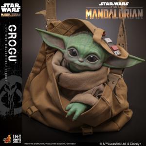  STAR WARS (SERIE) : THE MANDALORIAN - STATUE TAILLE REELLE ECHELLE 1:1 THE CHILD (GROGU) 37 CM LIMITED EDITION AVEC SAC A BANDOULIERE (LIFE SIZE FIGURE / HOT TOYS COLLECTIBLES LIFE SIZE)