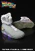 RETOUR VERS LE FUTUR 2 - BASKETS OFFICIELLES DE MARTY MCFLY TAILLE 43-44 AVEC ECLAIRAGE LEDS (SOUS LICENCE ©UNIVERSAL CITY STUDIOS / BACK TO THE FUTURE II ™)