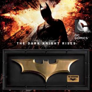 BATMAN, THE DARK KNIGHT RISES - THE BATARANG OFFICIEL (DC COMICS - THE NOBLE COLLECTION)