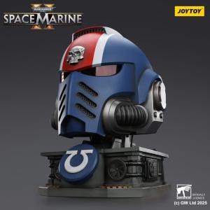 WARHAMMER 40,000: SPACE MARINE 2 - CASQUE ULTRAMARINES LIEUTENANT TITUS OFFICIEL ECHELLE 1/1 LIMITED EDITION AVEC ECLAIRAGE LEDS & SUPPORT DELUXE (SOUS LICENCE WARHAMMER 40,000™ - JOYTOY™)