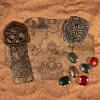 GOONIES (THE) - TREASURE SET : CLÉ EN METAL "COPPER BONES" + DOUBLON EN METAL + PIERRES PRECIEUSES + CARTE DU TRESOR OFFICIELS LIMITED EDITION PROP REPLICA ECHELLE 1:1 (FANATTIK)