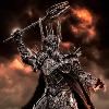 LOTR (LE SEIGNEUR DES ANNEAUX) - SAURON CASQUE OFFICIEL MUSEUM COLLECTION LIMITED EDITION + SUPPORT DELUXE AVEC PLAQUE + ETENDARD + ANNEAU UNIQUE PLAQUE OR 24K (ECHELLE 1/1 - UNITED CUTLERY)