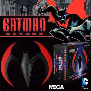 BATMAN BEYOND, ANIMATED SERIES - BATARANG ROUGE 'RETRACTABLE' REPLICA OFFICIEL ECHELLE 1/1 (DC COLLECTIBLES - NECA)