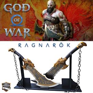 GOD OF WAR 5 : RAGNAROK - REPLIQUES 2 LAMES DU CHAOS "GRANDE TAILLE" DE KRATOS AVEC SUPPORT BOIS (BLADES OF CHAOS - REPRODUCTION ART REPLICAS)